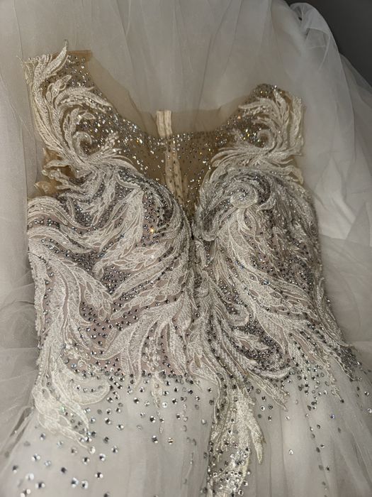 Вишукана весільна сукня