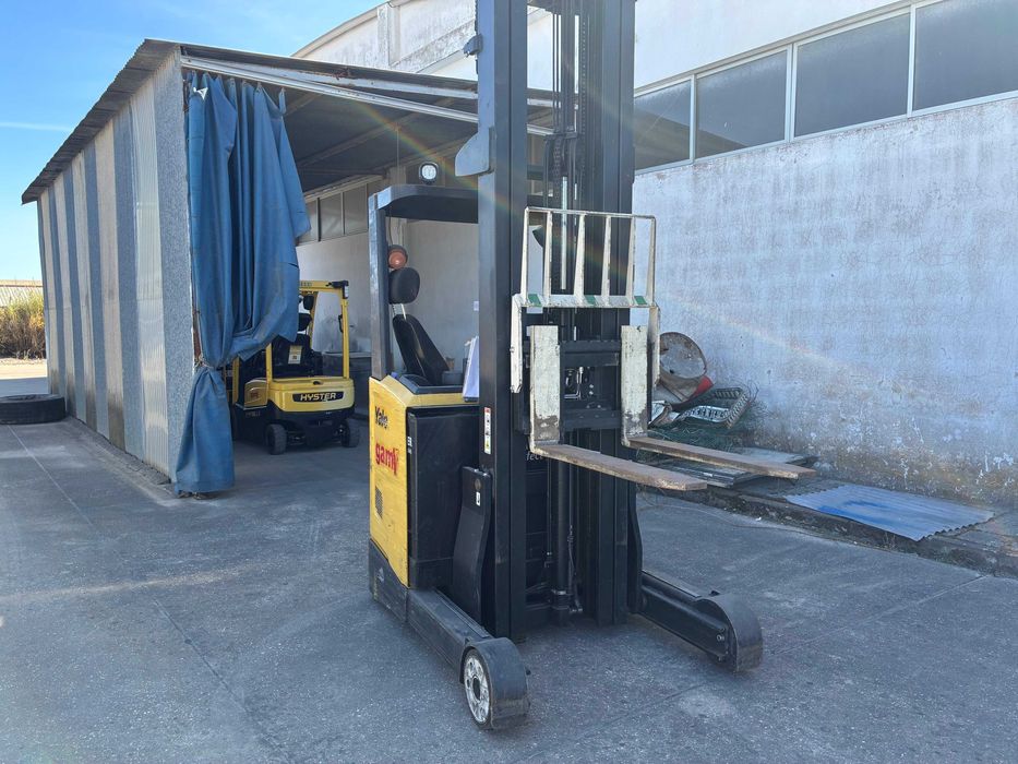 Empilhadora Retrátil Yale Ano 2019 em Excelente Estado