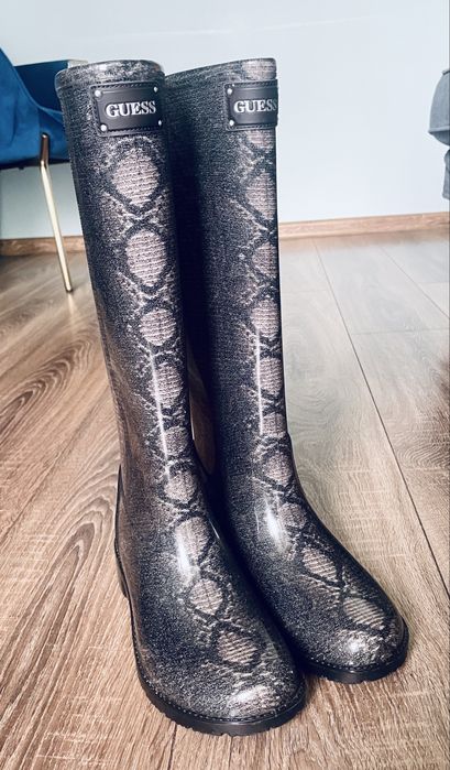 Kalosze marki Guess
