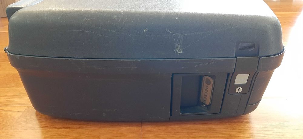 Mala de viagem Delsey com 2 rodas, segredo e pega