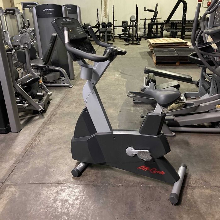 Професійний велотренажер вертикальний Life Fitness integrity. Гарантія