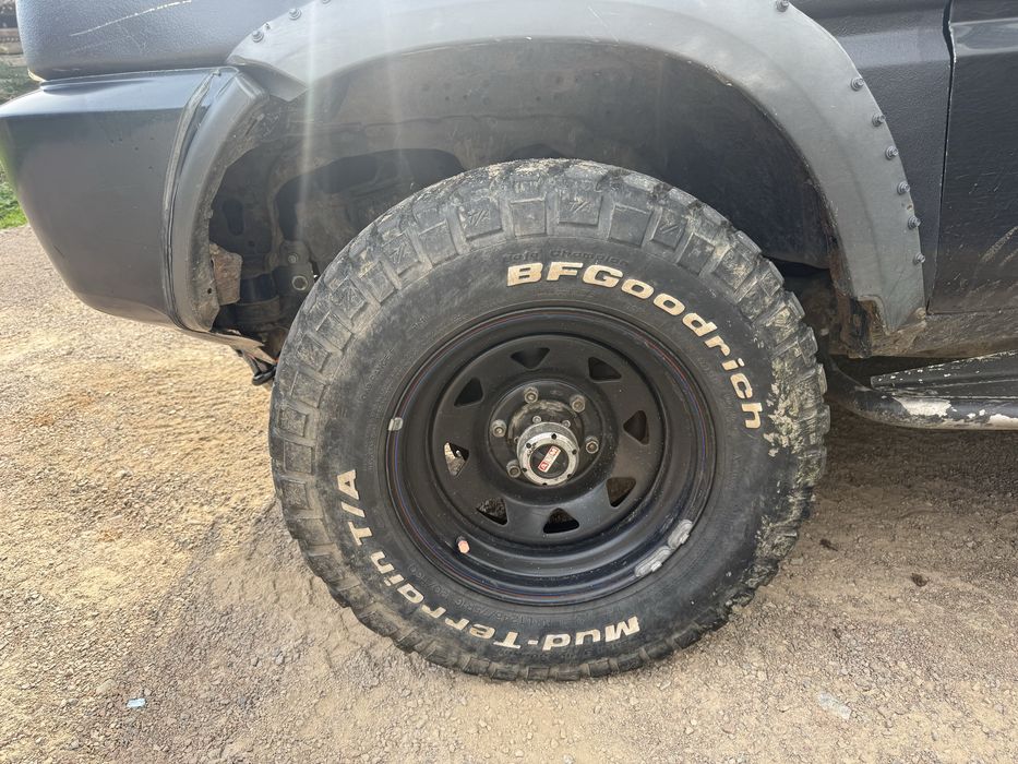Bf goodrich 245 75 r16 mud terrain