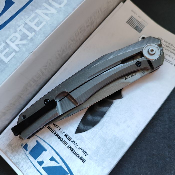 Нож Джентльмен Zero Tolerance 0707 CF Titanium