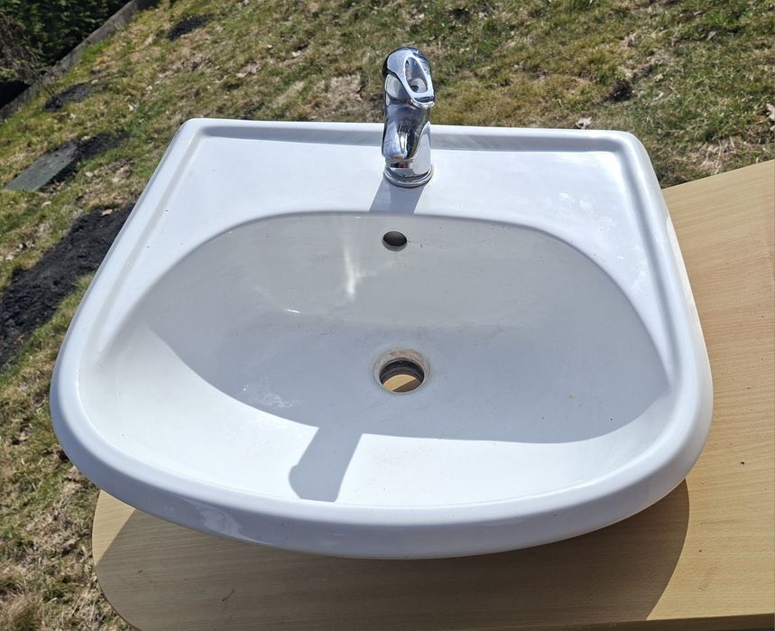 Umywalka z  baterią