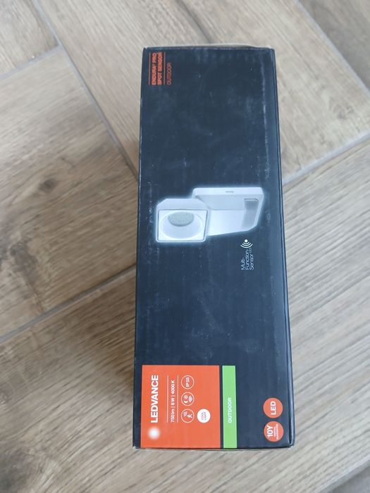 Lampa LED z czujnikiem ruchu Ledvance Endura Pro Spot Sensor 8W 4000K IP55 outdoor