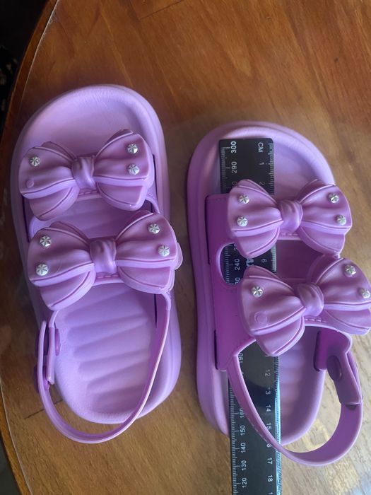 Босоніжки для дівчинки