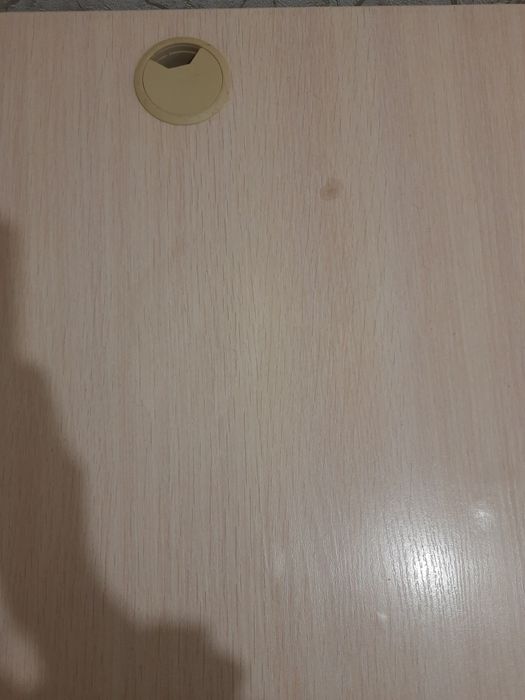 Стол письменный ,компьютерный  бежевый  !