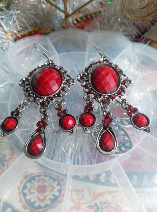 Продаю красные большие серьги