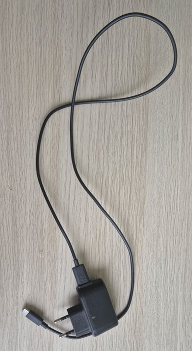 Telefon z klapką Maxcom mm827 + ładowarka