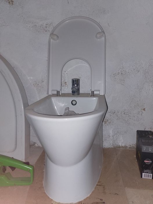 bide sanindusa com tampo e torneira