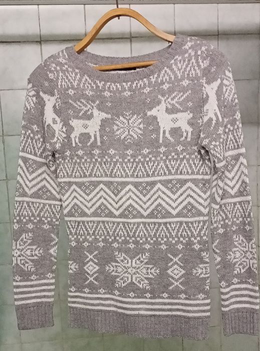 Пиджаки и свитера.