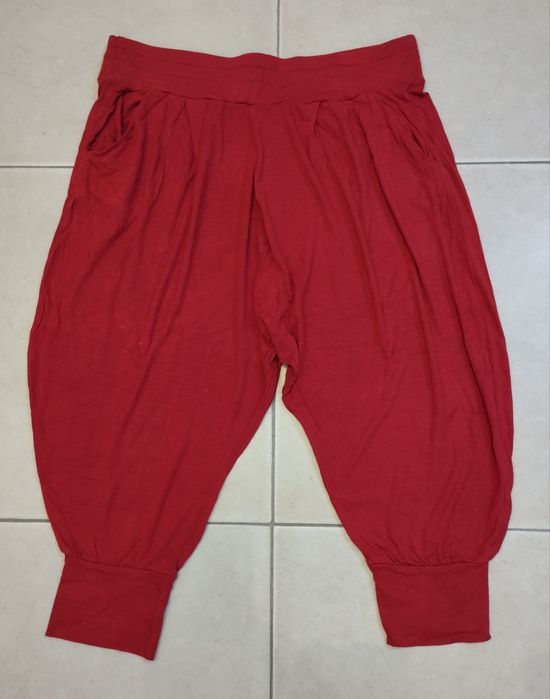 Calças vermelhas tipo balão Bershka