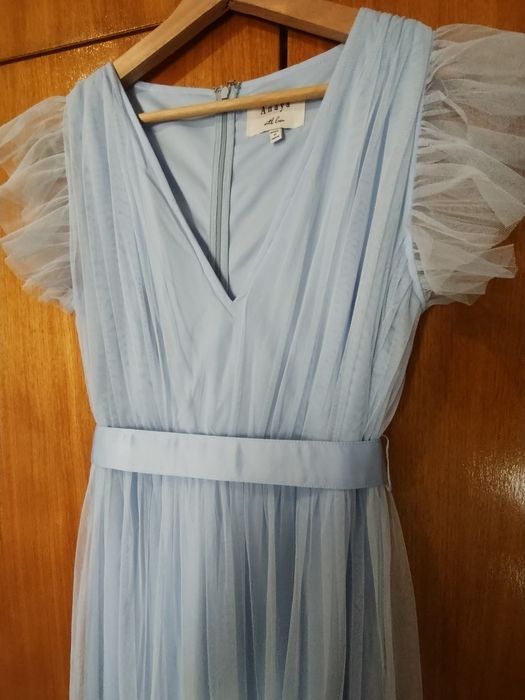 Vestido de tule, azul bebê com fita