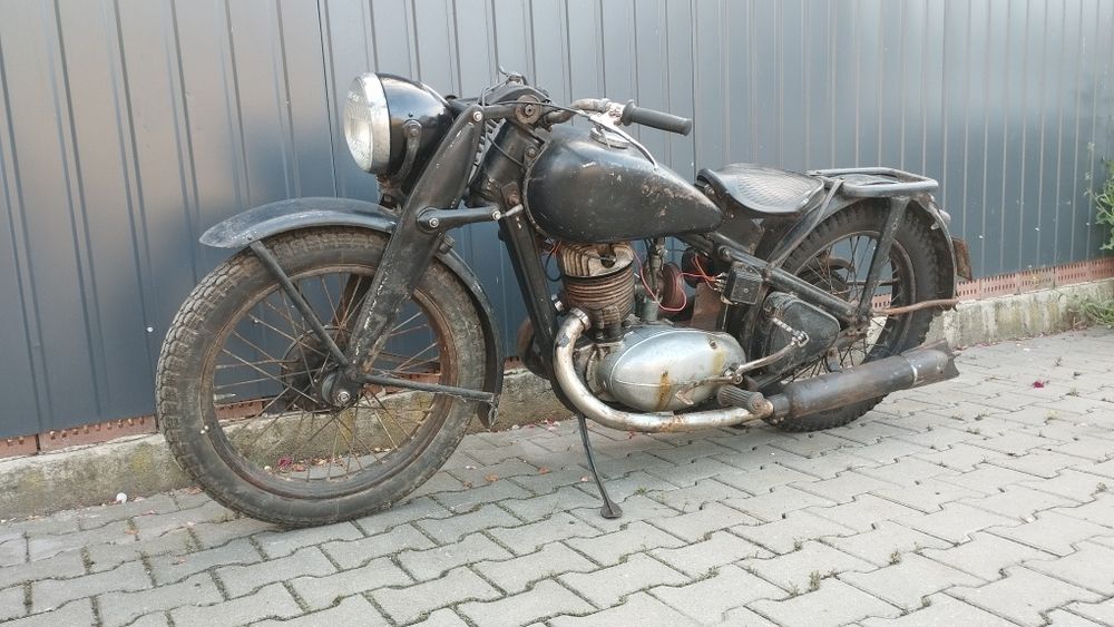 Iż 350 1950r zarejestrowany na białe tablice