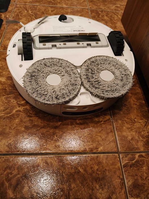 Robot sprzątający Dreame l10 z stacją samoczyszczenia