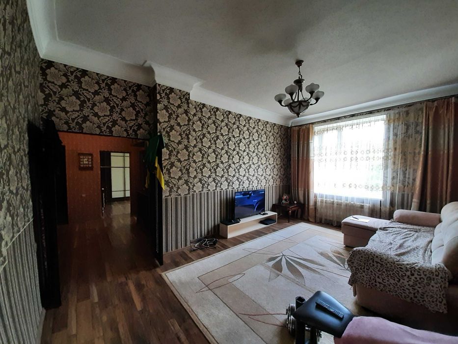 Продам сталінку в центрі міста