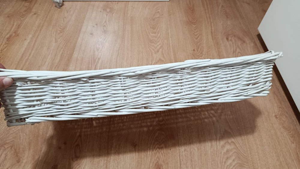 Cesto branco em palhinha