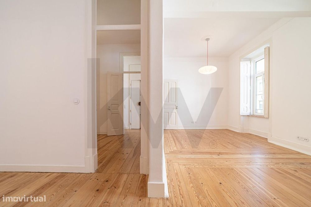 Um apartamento luminoso e elegante, no coração de Campo de Ourique.