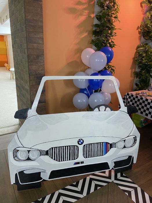 Фотозона у стилі BMW