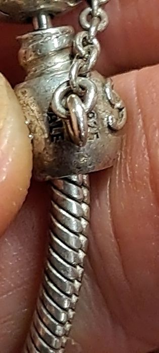 Pulseira coração Pandora em prata.