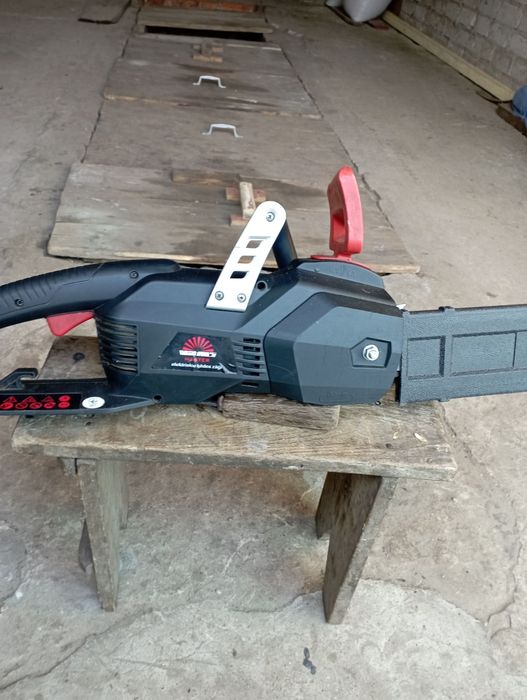 Продам електропилу ланцюгову vitals ekz 224 black editon