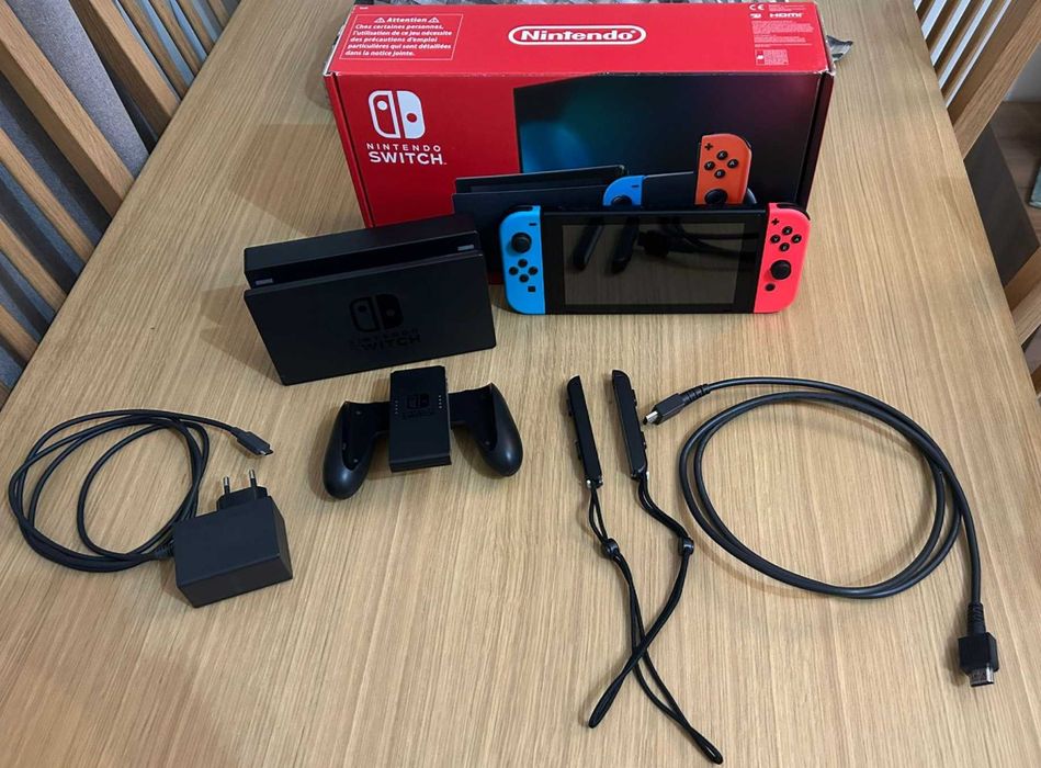 Nintendo Switch em ótimo estado + acessórios originais