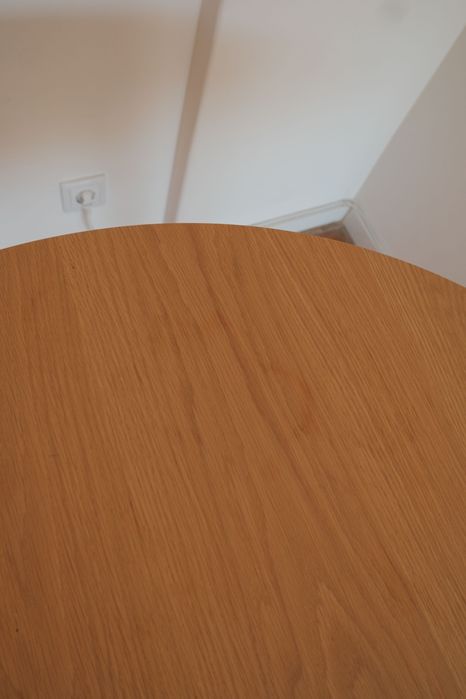 Mesa redonda JYSK com 4 cadeiras – conjunto completo