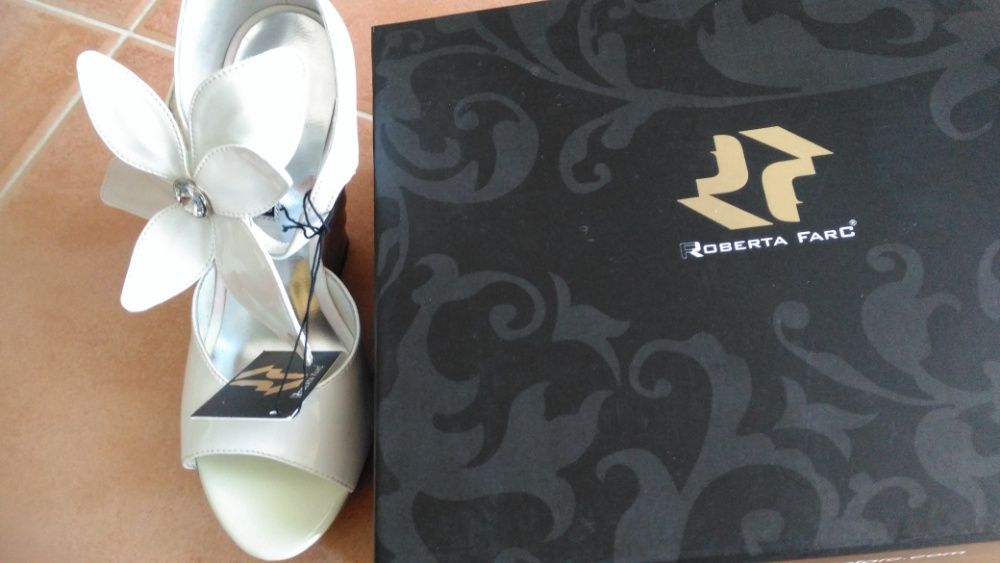 Sandália Roberta Farc