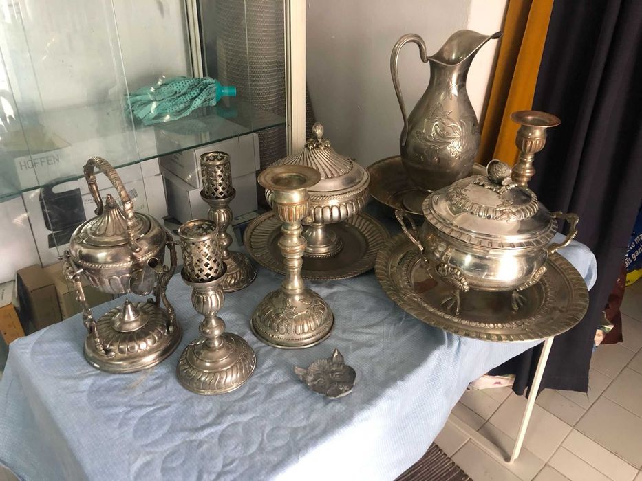 Conjunto de Peças Antigas em Metal Prateado