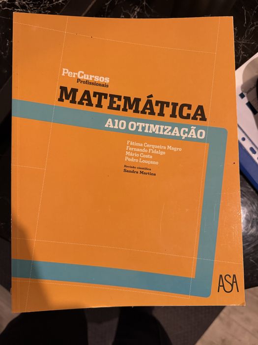 Livros escolares impecáveis