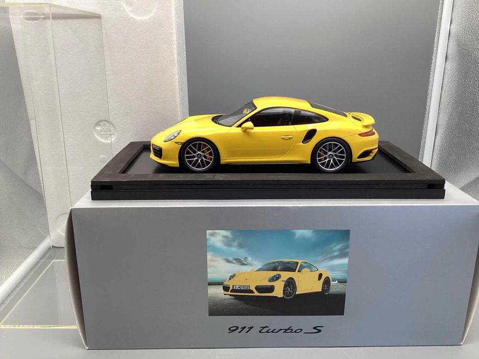 Porsche Turbo S + 1/18 + Vitrine + Spark + Resina