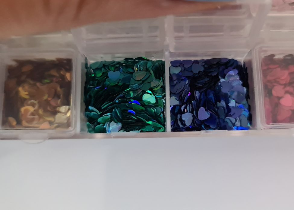 Caixa com corações várias cores - unhas de gel