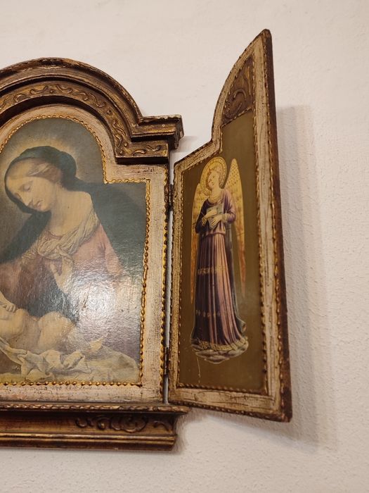 Quadro de três partes em bom estado
