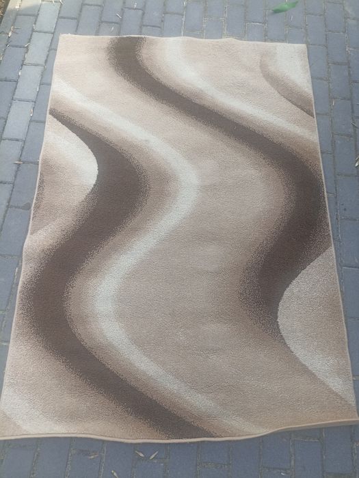 Dywan brązowo-bezowy