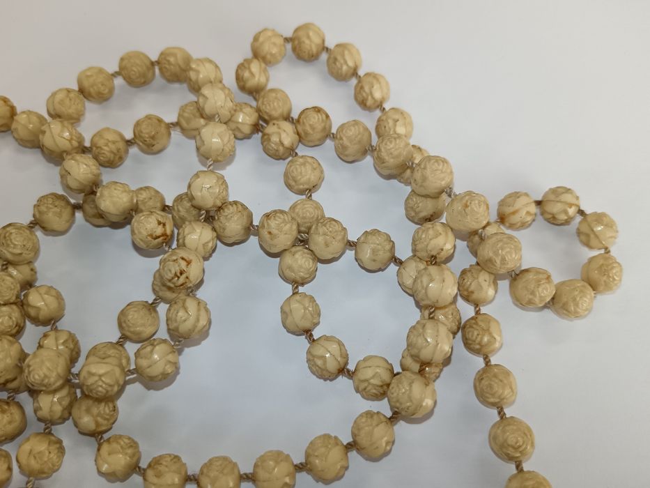 Colar comprido creme