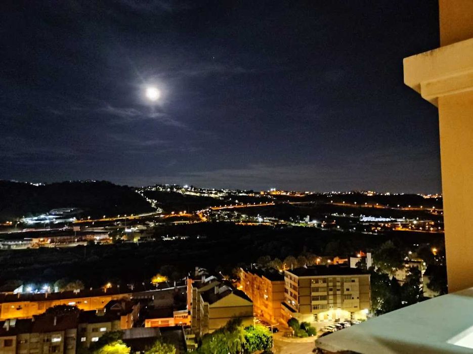 Arrendamento de apartamento T3 c/ dois lugares de parqueamento na Quinta do Almirante