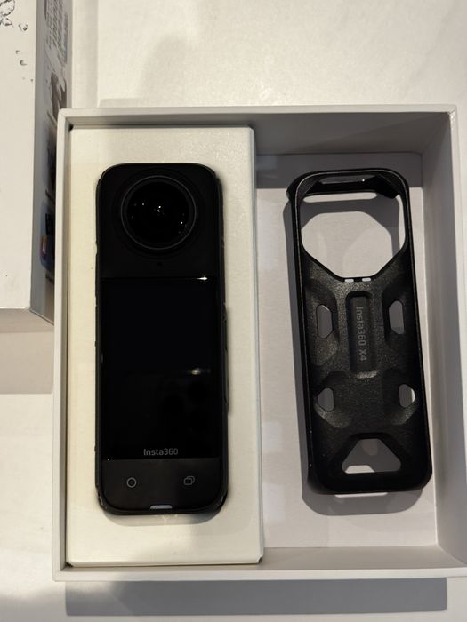 Insta 360 x4- com caixa e carregador e bolsa