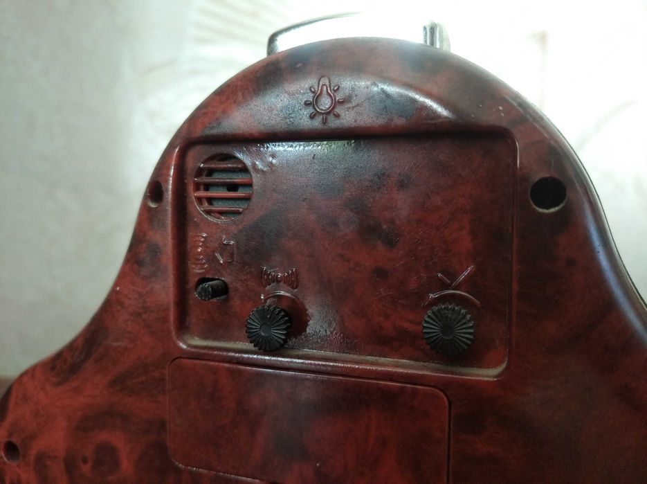 Часы настольные электронные