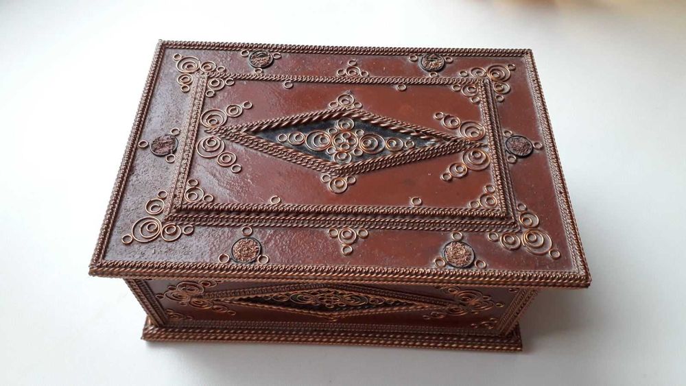 Для хранения мелочей, косметики декора, украшений, скринька, шкатулка.