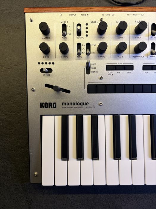 Korg Monolongue- syntezator
