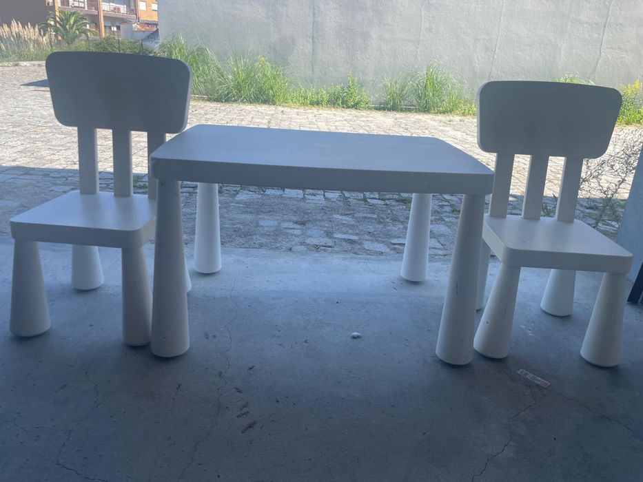 Mammut mesa e 2 cadeiras ikea usadas