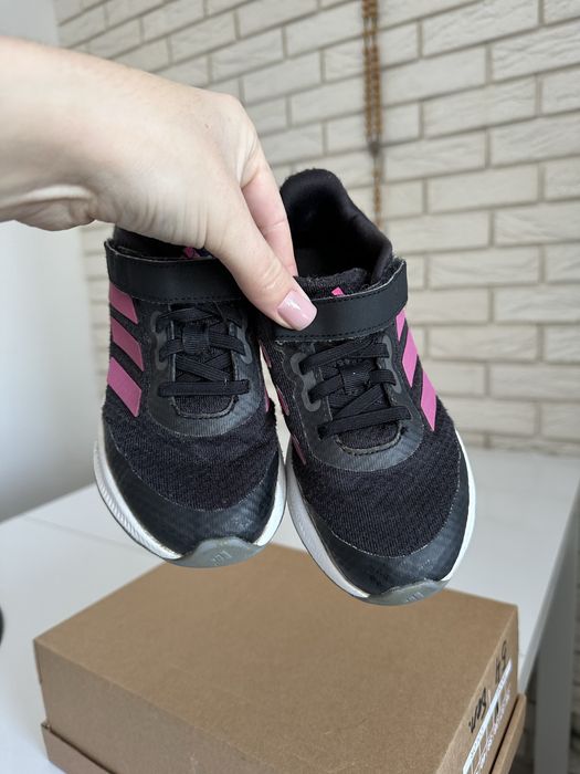 Кросівки adidas для дівчинки