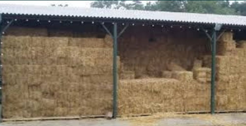 Продам тюки люцерни , сіно, конюшина , різнотрав'я