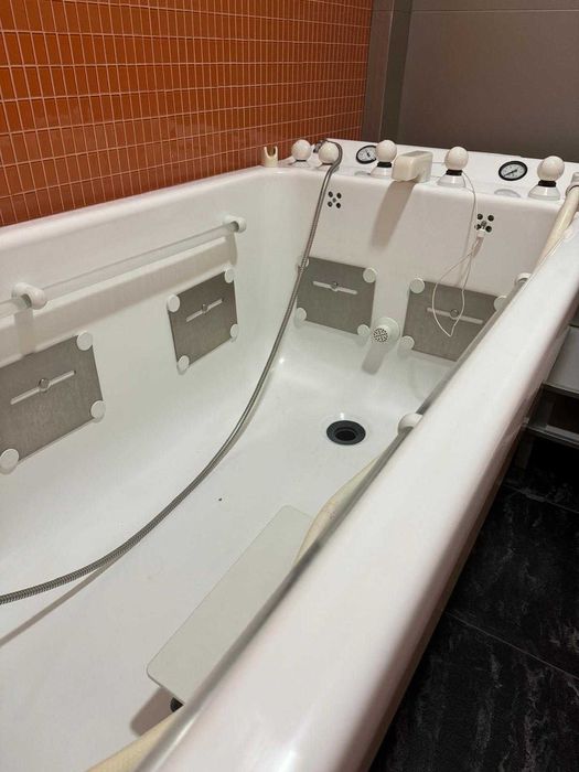 Banheira de Massagem Subaquática