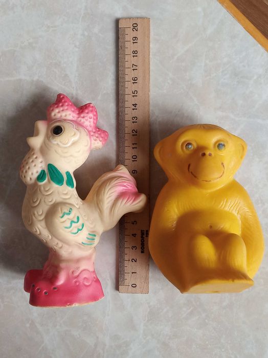 Советские игрушки резиновые пищалки: петушок, обезьянка