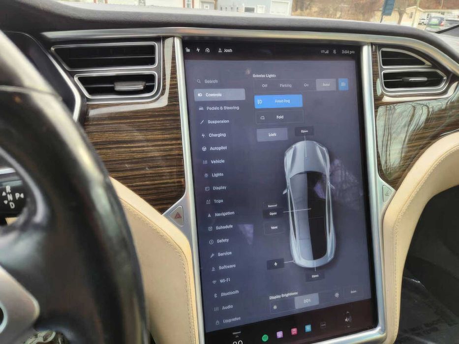 Tesla Model S      2016