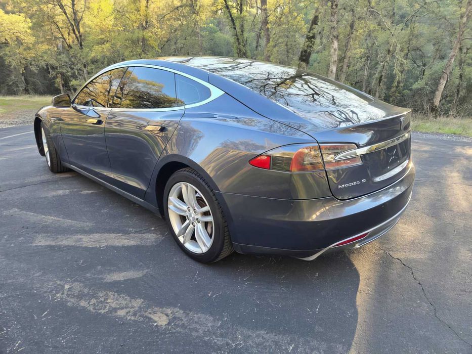 Tesla Model S 60      2014