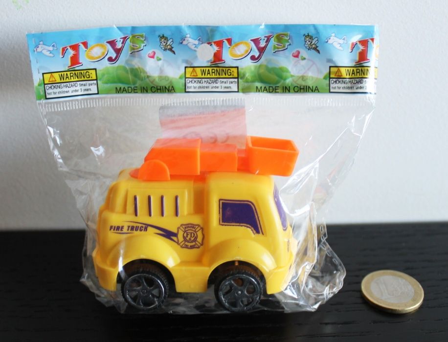 Carrinho de bombeiros em plástico (NOVO E SELADO)
