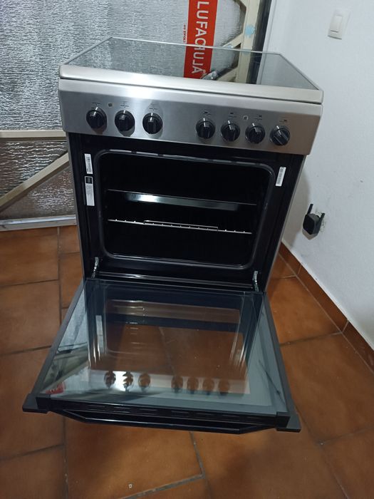 Fogão Indesit Vitrocerâmica + Forno | Excelente estado