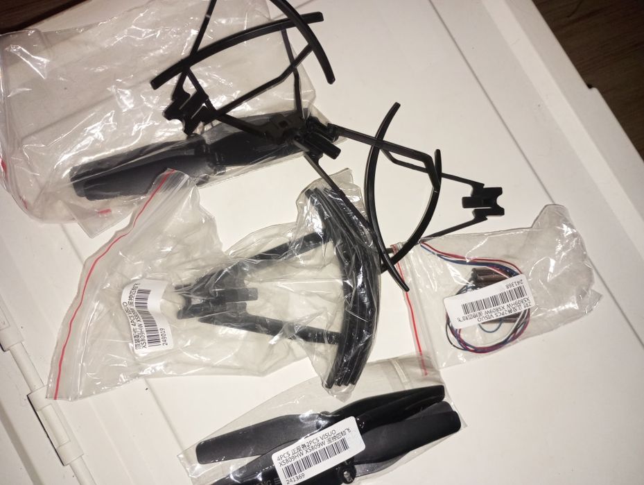 Drone com Câmara + Bateria Extra + Peças de Reparação